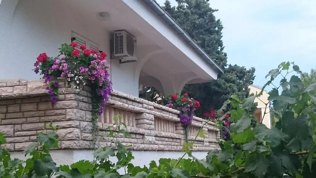 Apartments Tila Drage